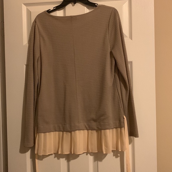 blouse - Picture 2 of 6